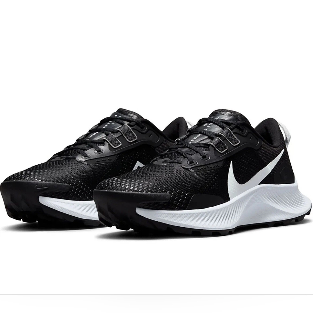 Nike Pegasus Trail 3 Mens Black & White Hiking Sneakers DA8697